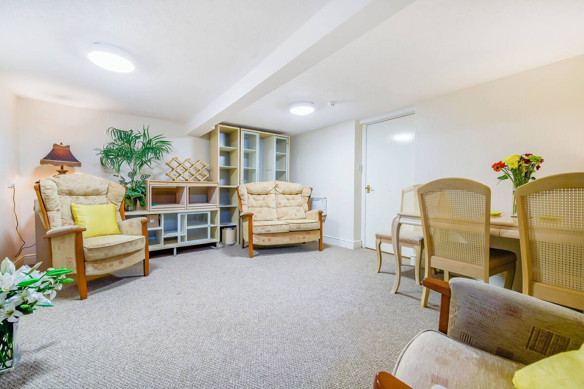 Studio Apartment with free parking | WiFi (free), individually furnished, bed sheets