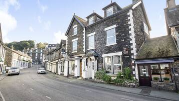 Deluxe Double or Twin Room, Mountain View | Pintu masuk hartanah