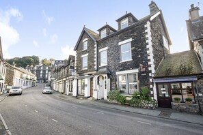 Deluxe Twin Room, 2 Single Beds, Courtyard View | Property entrance