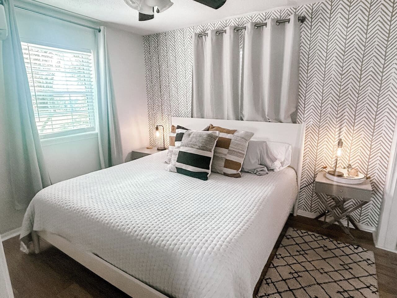 Desk, iron/ironing board, WiFi, bed sheets