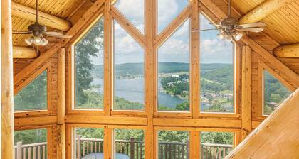 Lakeshine Chalet: Stunning View + Hot Tub + Fire Pit!