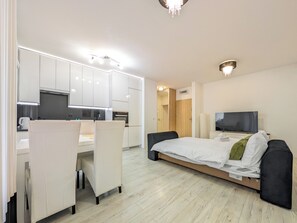 Iron/ironing board, WiFi, bed sheets - Tarnogaj Superior Apartment with Garden (Wrocław)