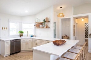 Fridge, microwave, oven, stovetop - Luxury Beach Haven + Golf Cart (Palm Coast)