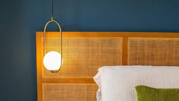 Iron/ironing board, travel crib, WiFi, bed sheets