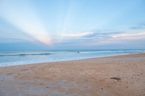 Beach - Luxury Beach Haven + Golf Cart (Palm Coast)