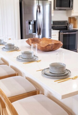 Dining - Luxury Beach Haven + Golf Cart (Palm Coast)