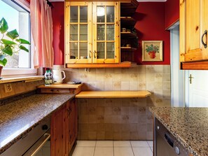 Fridge, microwave, oven, stovetop - Przymorze Comfort Apartment (Gdańsk)