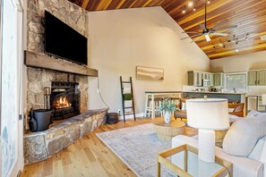 TV, fireplace - NEW! Ski-In/Out, Lone Peak & Lake Views, 3B/3B (Big Sky)