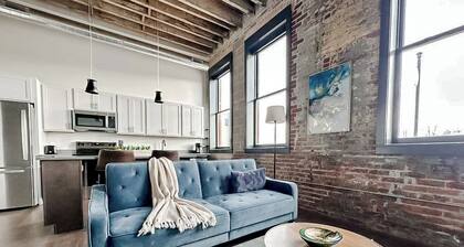 Sleepover: Stylish 1BD/1BA Loft - Newton