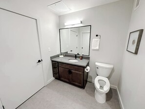 Hair dryer, towels, soap, shampoo - Sleepover | Stylish 1BD/1BA Loft - Newton (Newton)