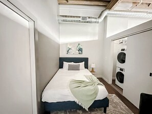 Schreibtisch, Bügeleisen/Bügelbrett, kostenloses WLAN, Bettwäsche