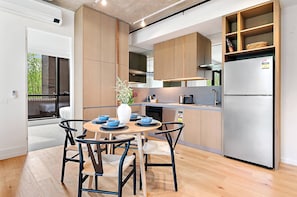 Apartment | Private kitchen - Brand-new 2-bed With Rooftop Access (Melbourne)