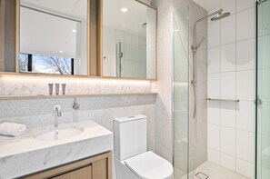 Apartment | Bathroom | Towels - Brand-new 2-bed With Rooftop Access (Melbourne)