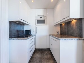 Frigorifero, microonde, forno, lavastoviglie