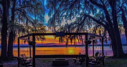 #8 2-bedroom cottage in Salt Springs Under New Management, ice machine on site.