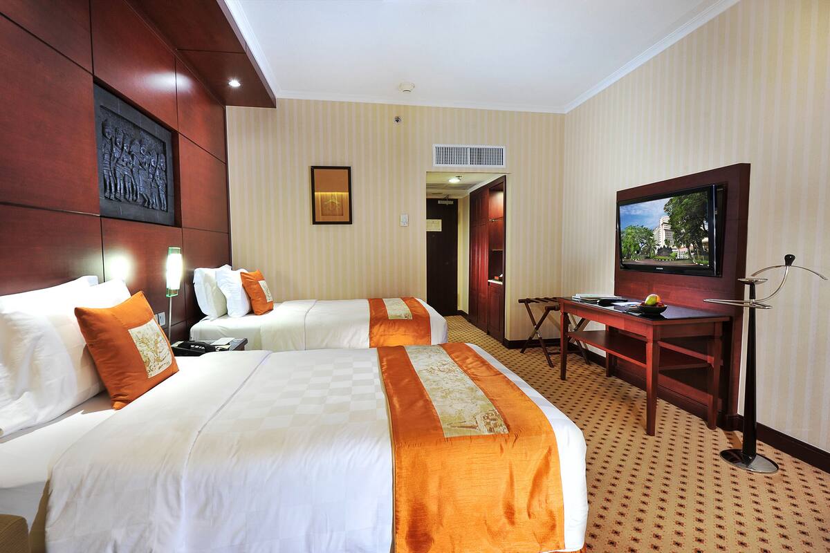 Superior Twin Room, City View | In-room safe, desk, iron/ironing board, free WiFi