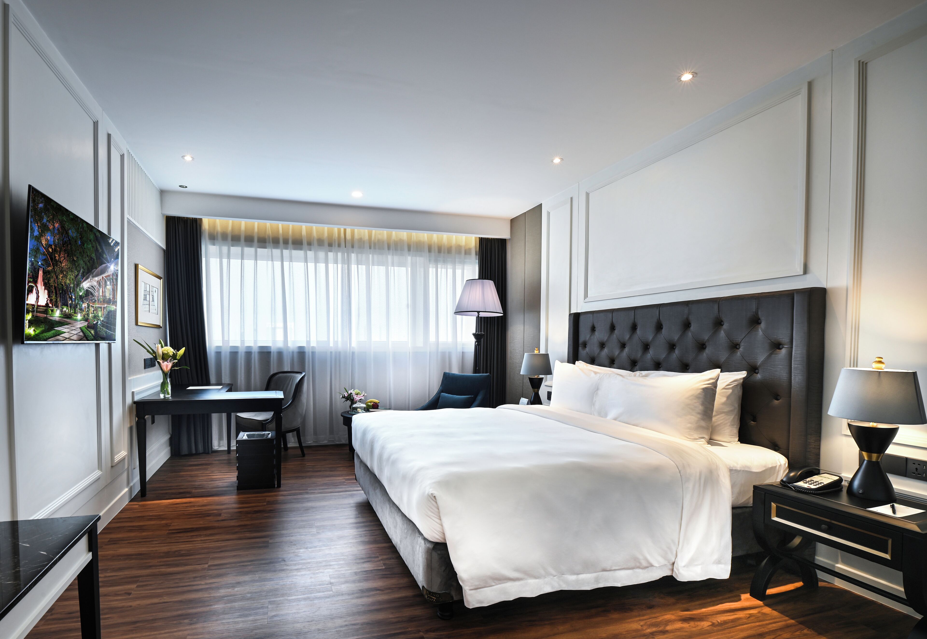 商务双人房, 城市景观 | 客房内保险箱、办公桌、熨斗/熨板、免费 WiFi