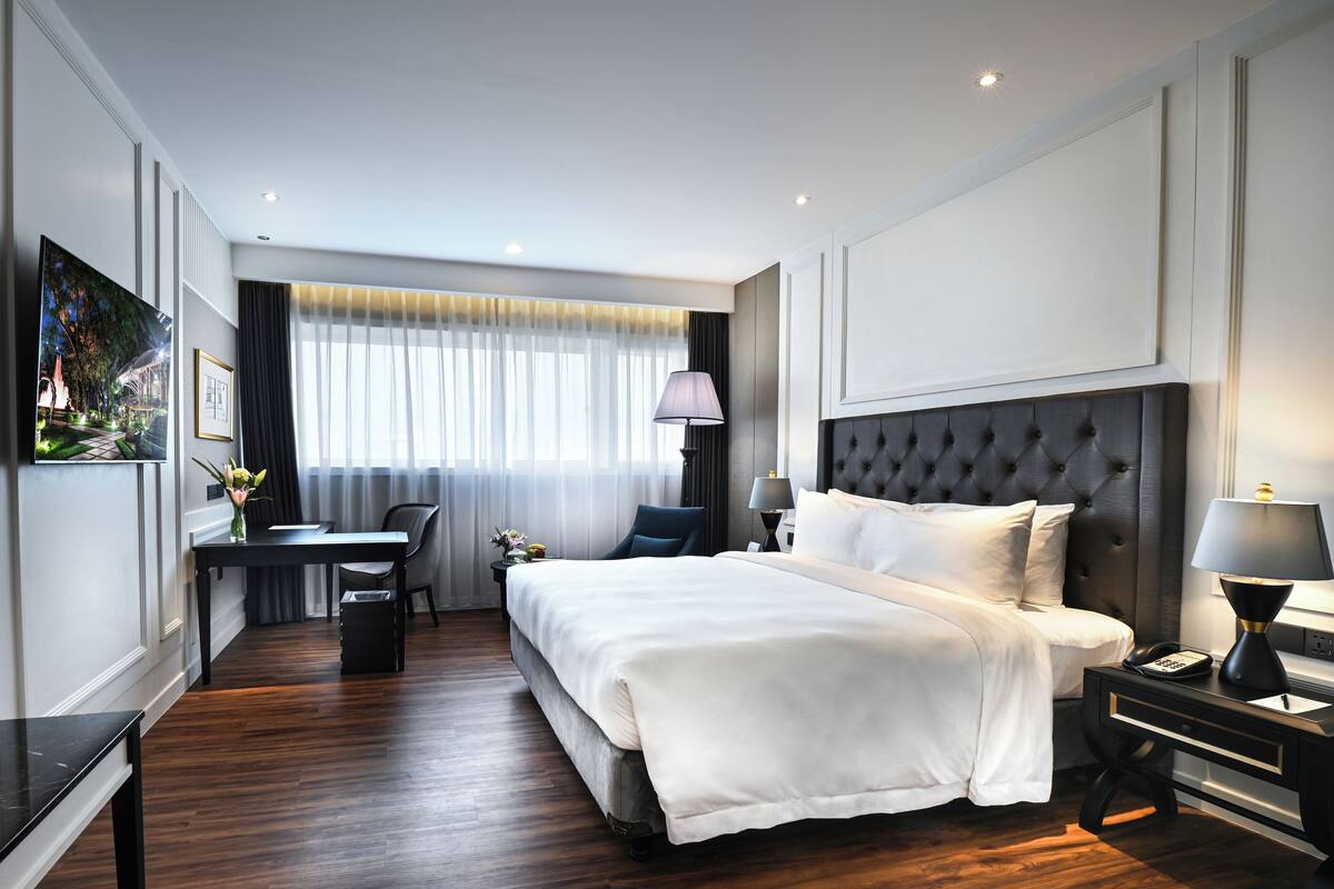 Business Double Room, City View | In-room safe, desk, iron/ironing board, free WiFi