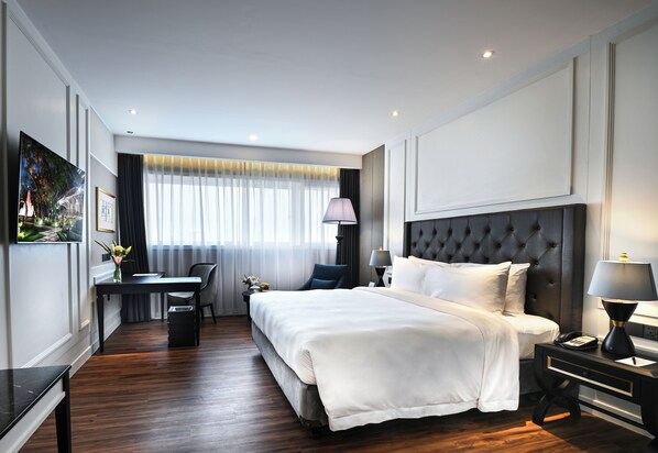 Business Double Room, City View | In-room safe, desk, iron/ironing board, free WiFi