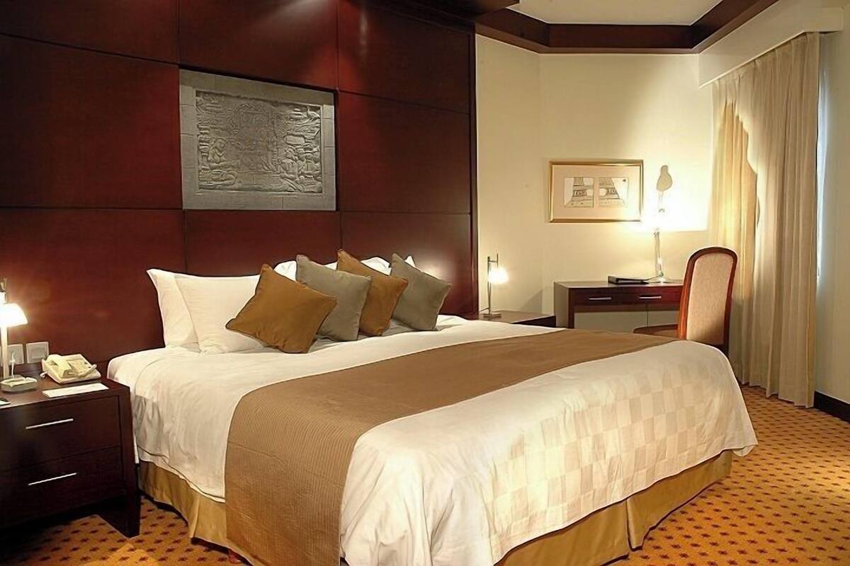 In-room safe, desk, iron/ironing board, free WiFi