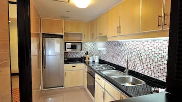 Family Apartment, Balcony, Pool View - 3 Bedrooms | Private kitchen