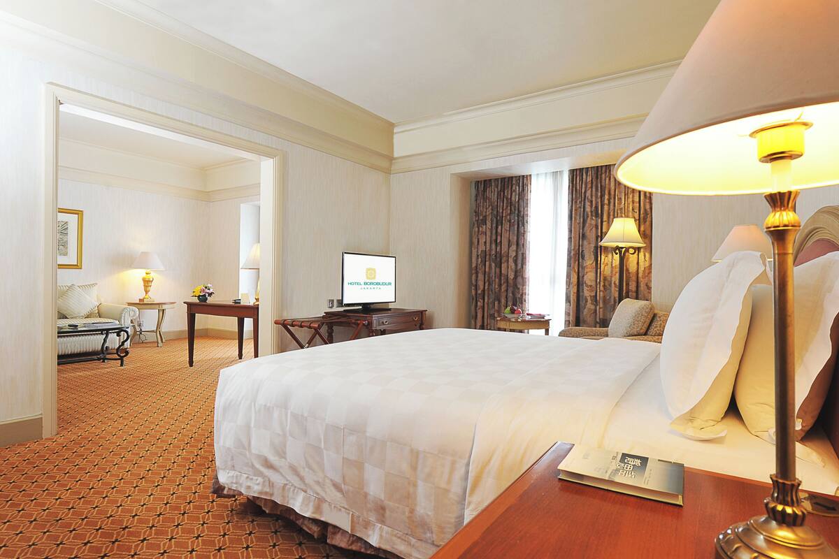 Club Suite, Pool View | In-room safe, desk, iron/ironing board, free WiFi
