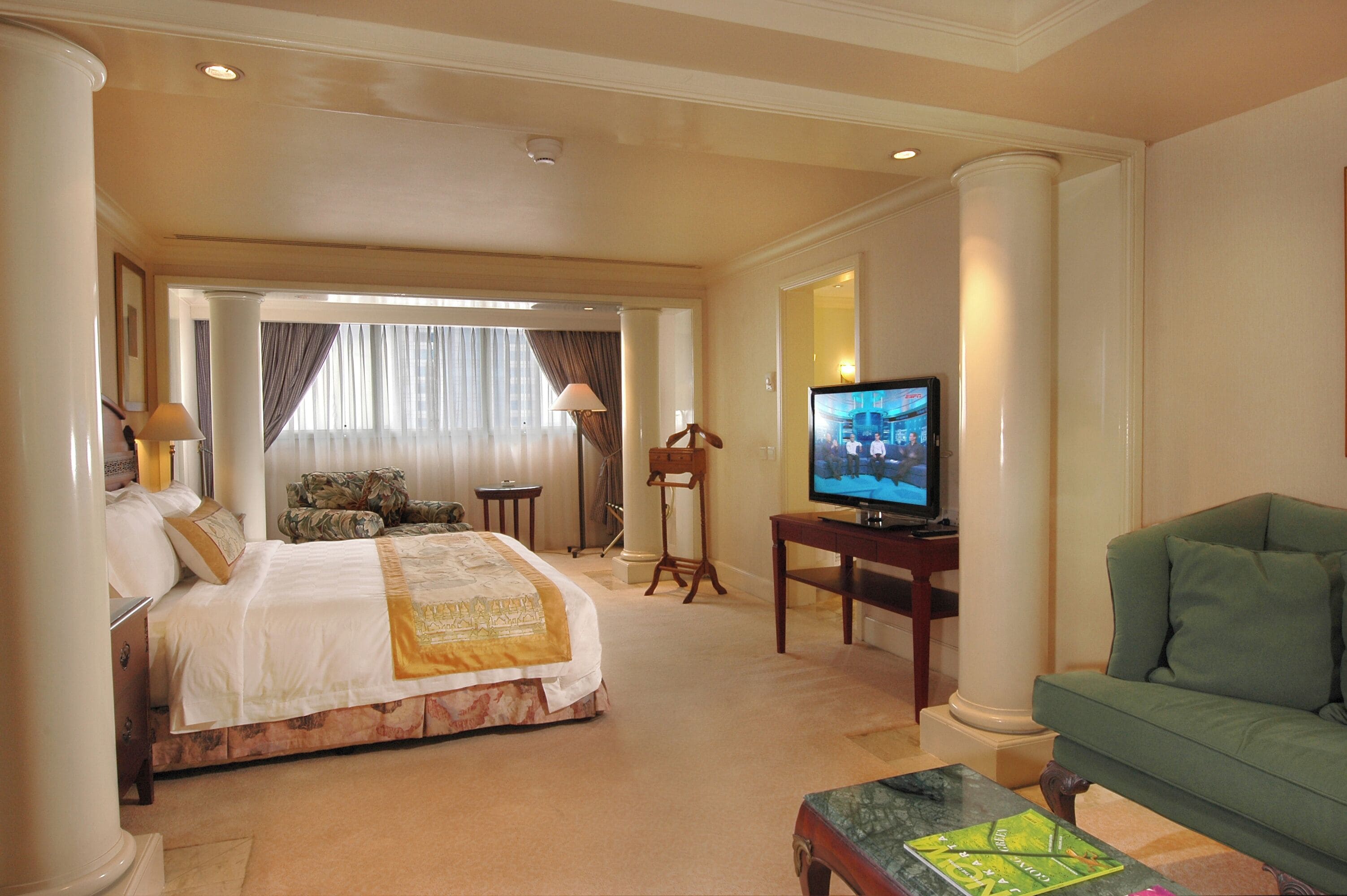 Borobudur Suite, City view | Brankas, meja kerja, setrika/meja setrika, dan Wi-Fi gratis