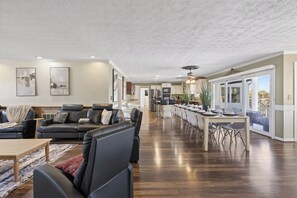 Dining - Paradise on Ocean Waterway Huge 5k sq ft w Private Pool/Boat Dock/Yard Sleeps 34 (Myrtle Beach)
