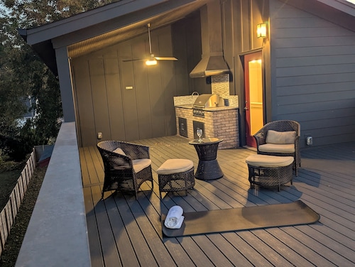 Modern Raleigh Downtown Rooftop Skyline View SFH-R