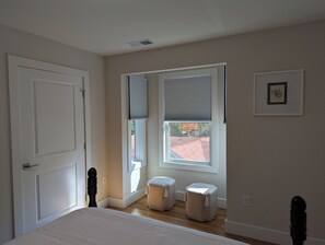 Iron/ironing board, free WiFi, bed sheets, wheelchair access - Modern Raleigh Downtown Rooftop Skyline View SFH-R (Raleigh)
