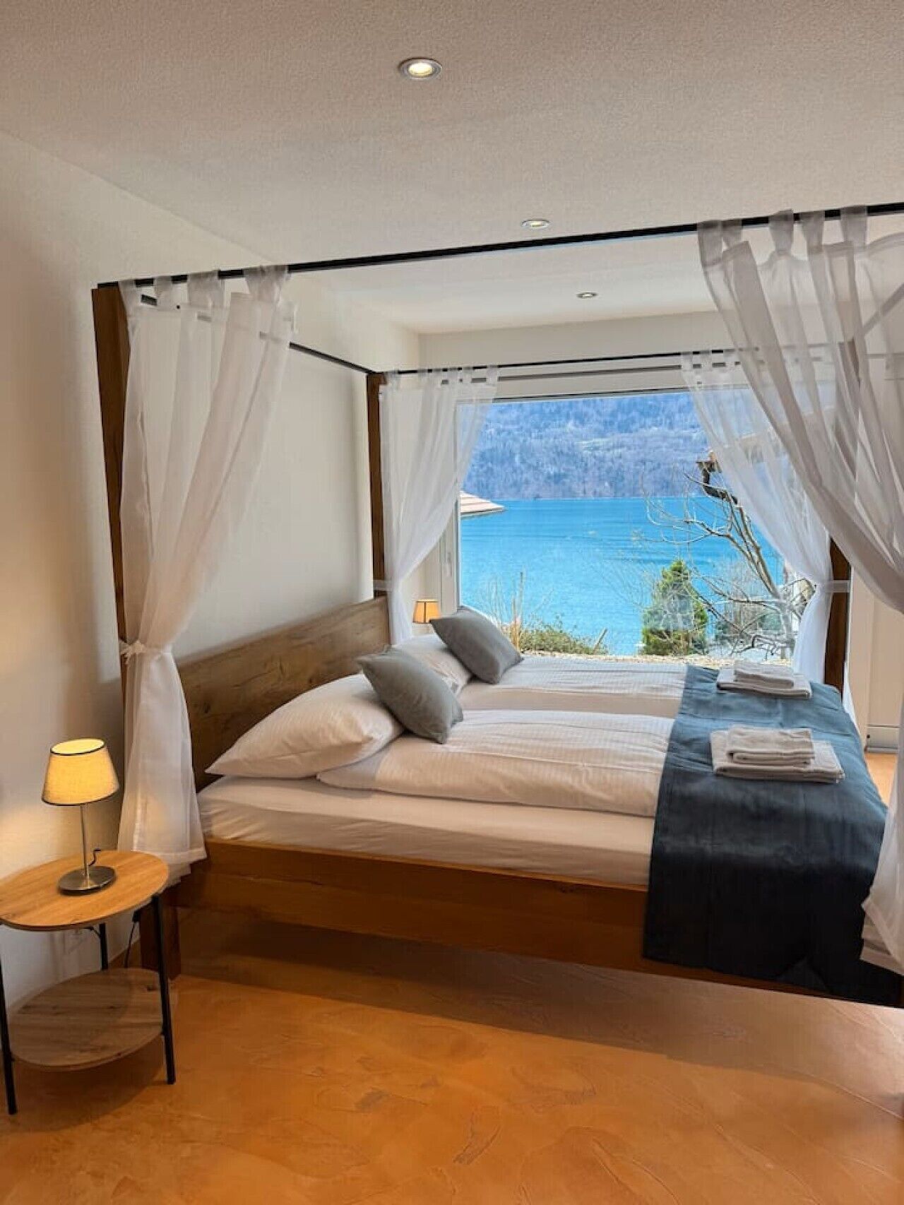 3 Schlafzimmer, Schreibtisch, Bügeleisen/Bügelbrett, Reisekinderbett