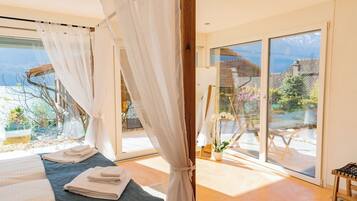 4 多间卧室、办公桌、熨斗/熨衣板、旅行婴儿床