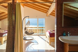 3 Schlafzimmer, Schreibtisch, Bügeleisen/Bügelbrett, Reisekinderbett