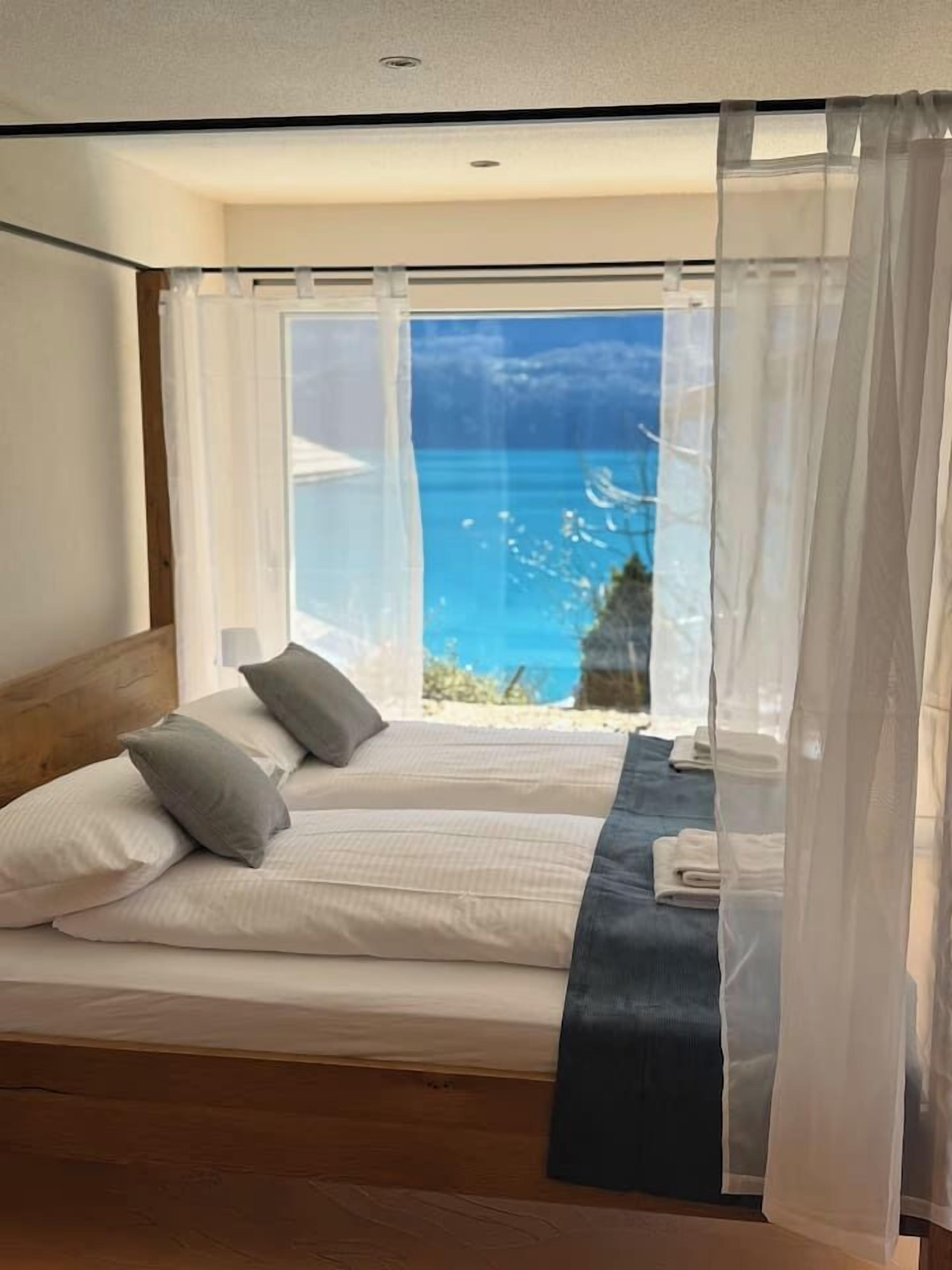 4 bedrooms, desk, iron/ironing board, travel crib