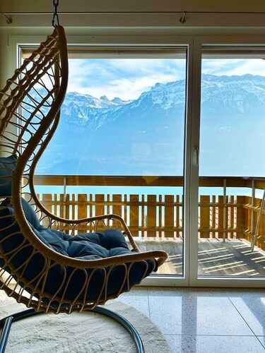 Luxury Lakeview Chalet • SPA • BBQ • A/C • near Interlaken