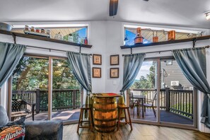 Interior - Hot Tub + Mtn Views, 1.5mi to Gatlinburg Strip (Gatlinburg)