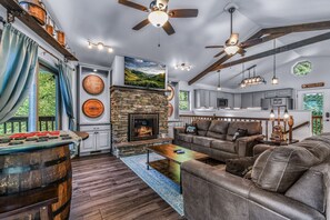 Smart TV, chimenea, videojuegos y futbolito