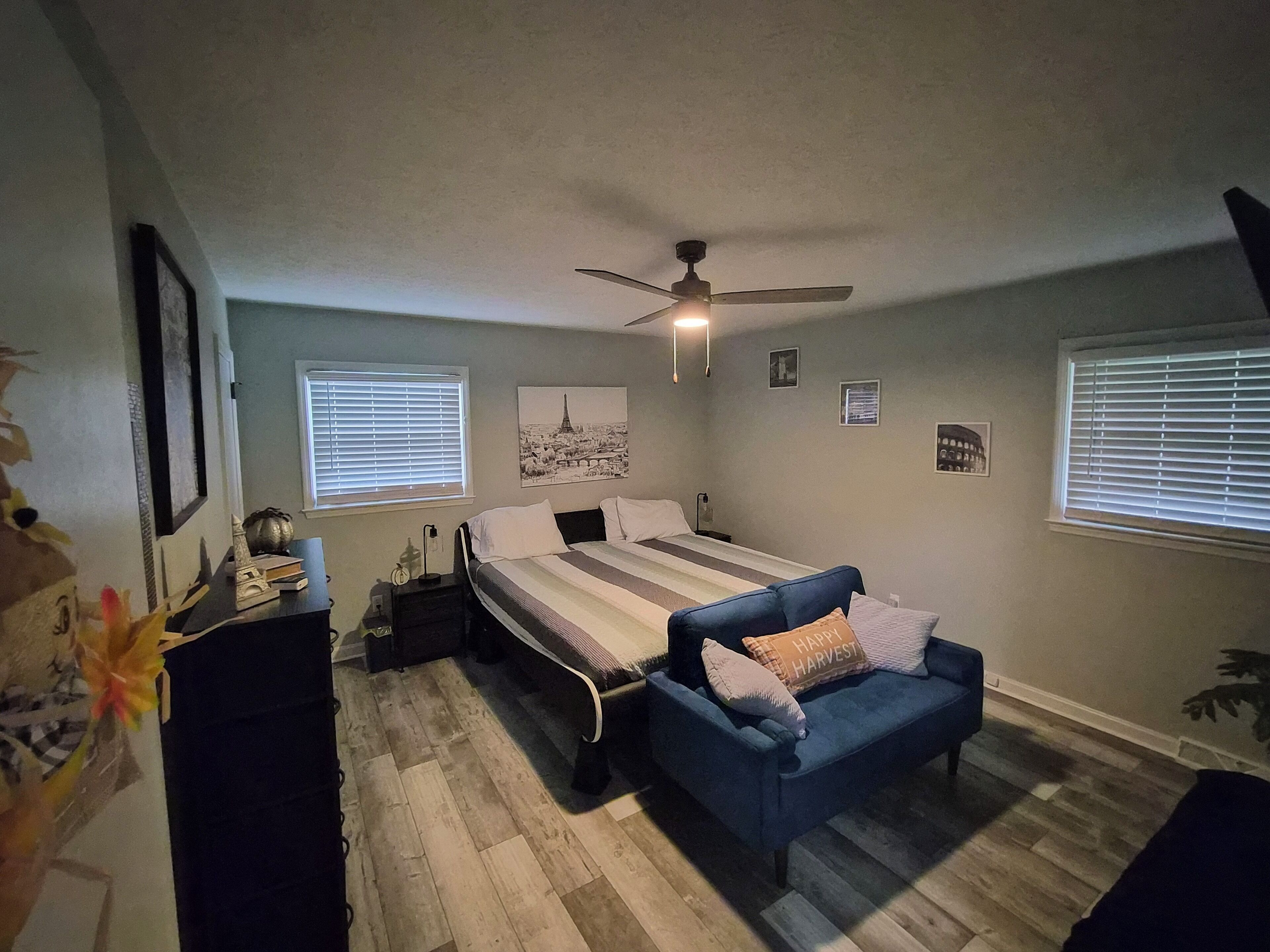 Iron/ironing board, WiFi, bed sheets