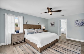 3 habitaciones, tabla de planchar con plancha, wifi y ropa de cama 