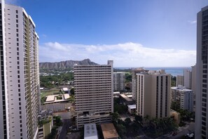 Exterior - Ocean-View Waikiki Condo – 26th Floor, 2 Queens, Free Parking (Honolulu)