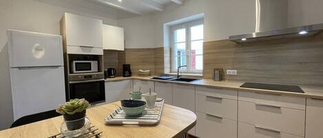 Frigorífico, microondas y lavavajillas