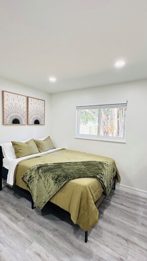 2 habitaciones, escritorio, tabla de planchar con plancha y wifi gratis 