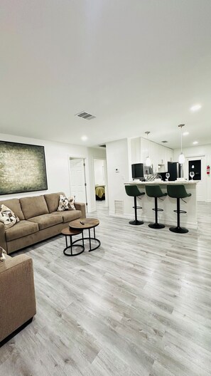 Smart TV - Rustic Cozy Duplex Unit Near IMG & Beaches (Bradenton)