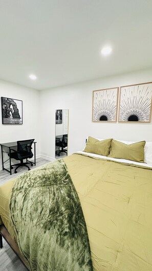 2 bedrooms, desk, iron/ironing board, free WiFi - Rustic Cozy Duplex Unit Near IMG & Beaches (Bradenton)