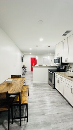 Fridge, microwave, oven, stovetop - Rustic Cozy Duplex Unit Near IMG & Beaches (Bradenton)
