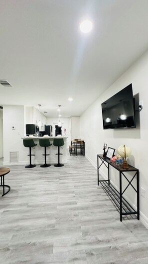 Interior - Rustic Cozy Duplex Unit Near IMG & Beaches (Bradenton)