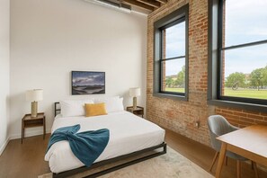 Bureau, fer et planche à repasser, Wi-Fi gratuit, draps fournis