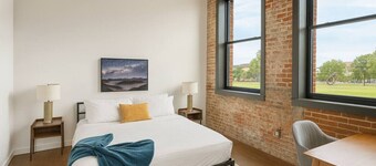 Sleepover | Airy 2BD/1BA Loft - Newton