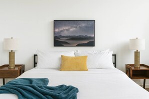 Desk, iron/ironing board, free WiFi, bed sheets - Sleepover | Airy 2BD/1BA Loft - Newton (Newton)