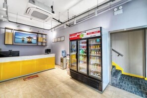 المنشأة من الداخل